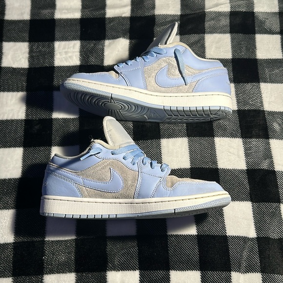 WMNS AIR JORDAN 1 LOW SIZE 10 - Picture 7 of 12